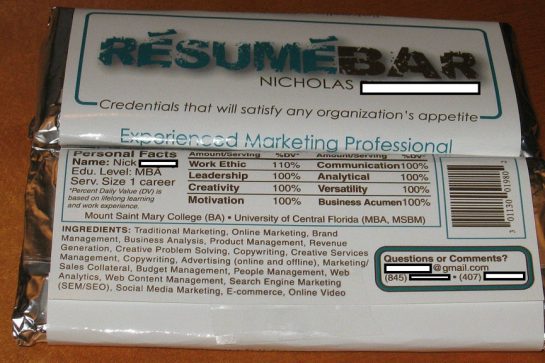 Creatief met je CV : Man krijgt baan met een CV op een chocoladewikkel