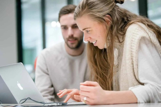 ChatGPT Ads: wat het is, hoe het werkt en wat jij ermee kunt