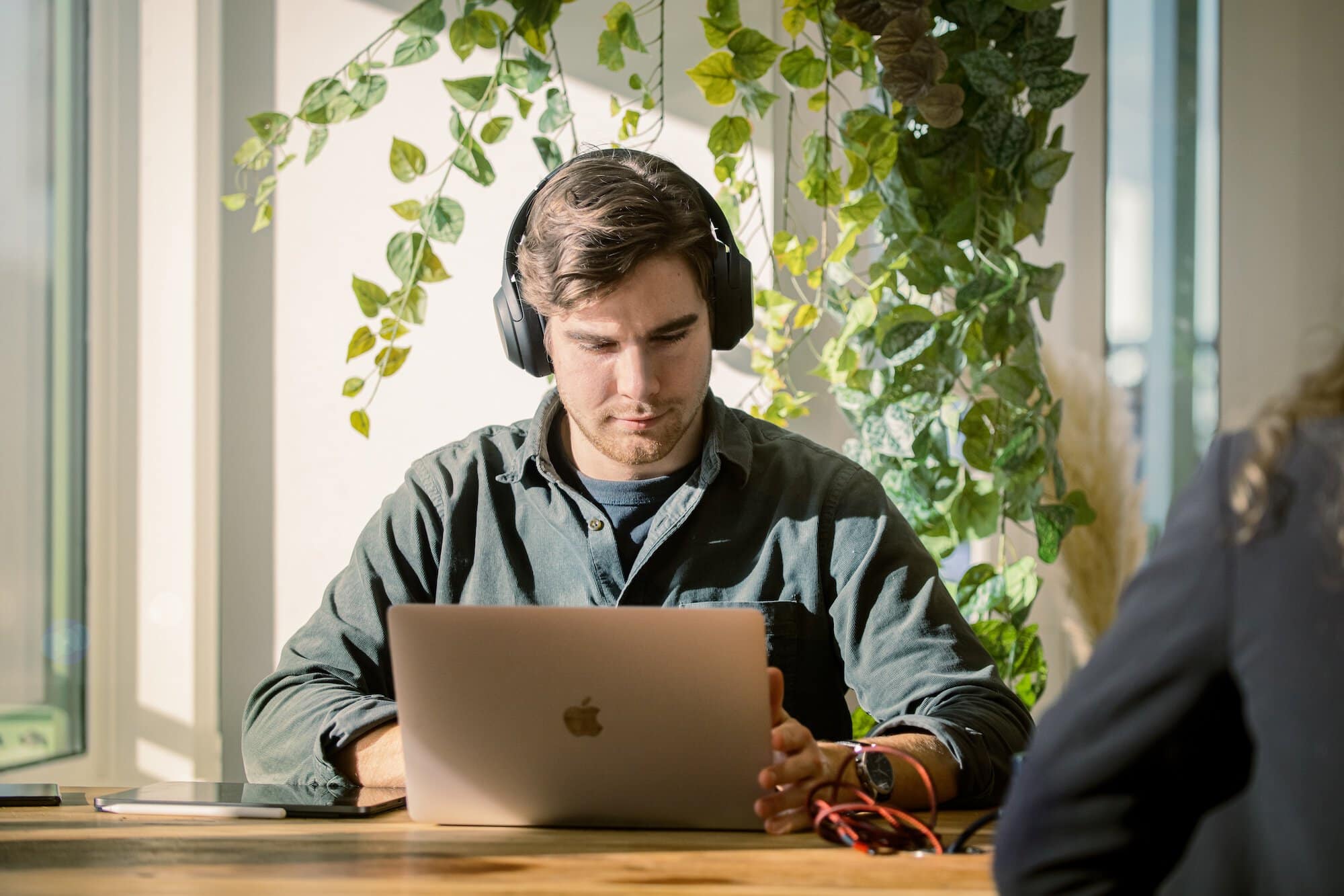 Wat werkt echt voor het bouwen van websites in 2026? Vibe coding of Framer?