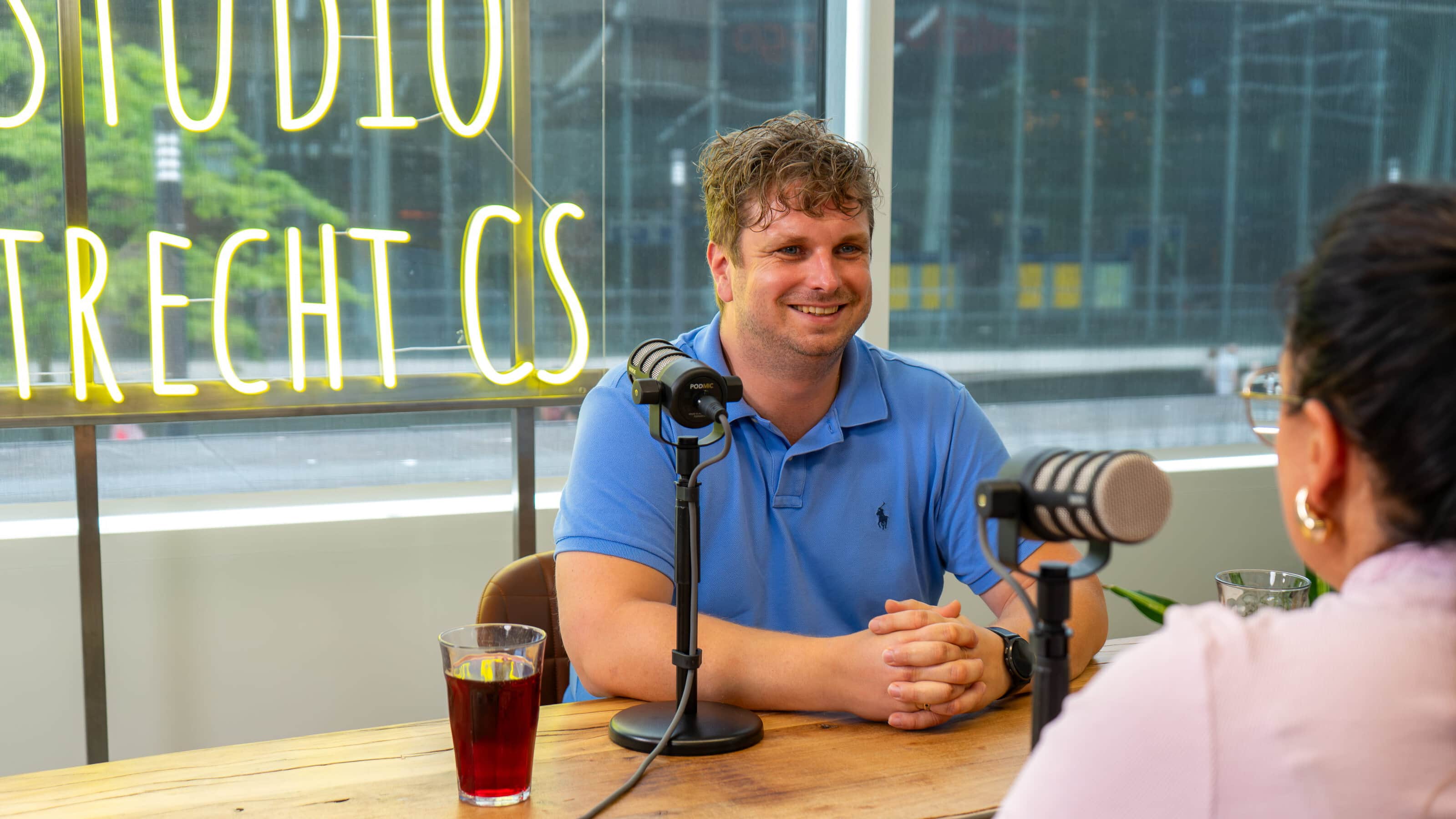 Podcast S2E15 | Minder administratie, meer échte klantgesprekken door het gebruik van AI in sales